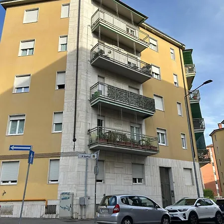 Athena Center Apartament *